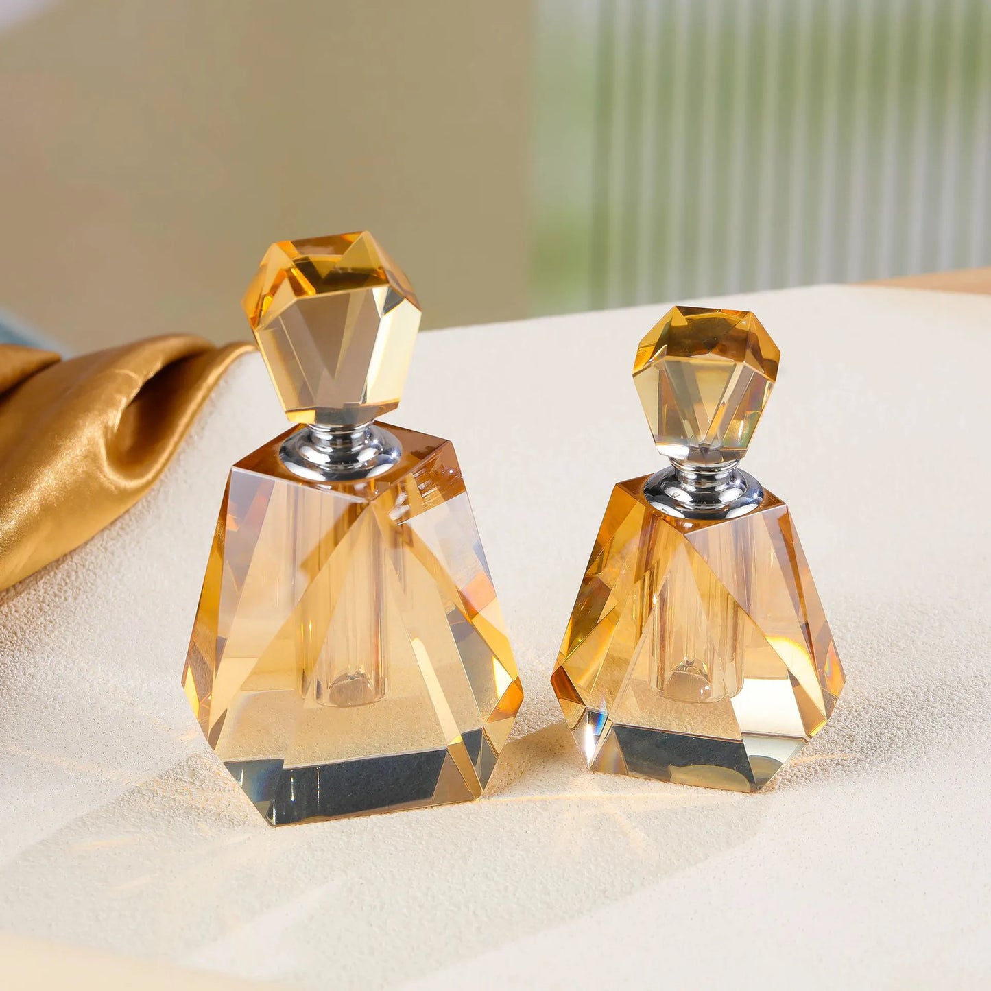 Adornos de cristal con búhos en ramas de cristal para decoración del hogar y decoración de Halloween.
