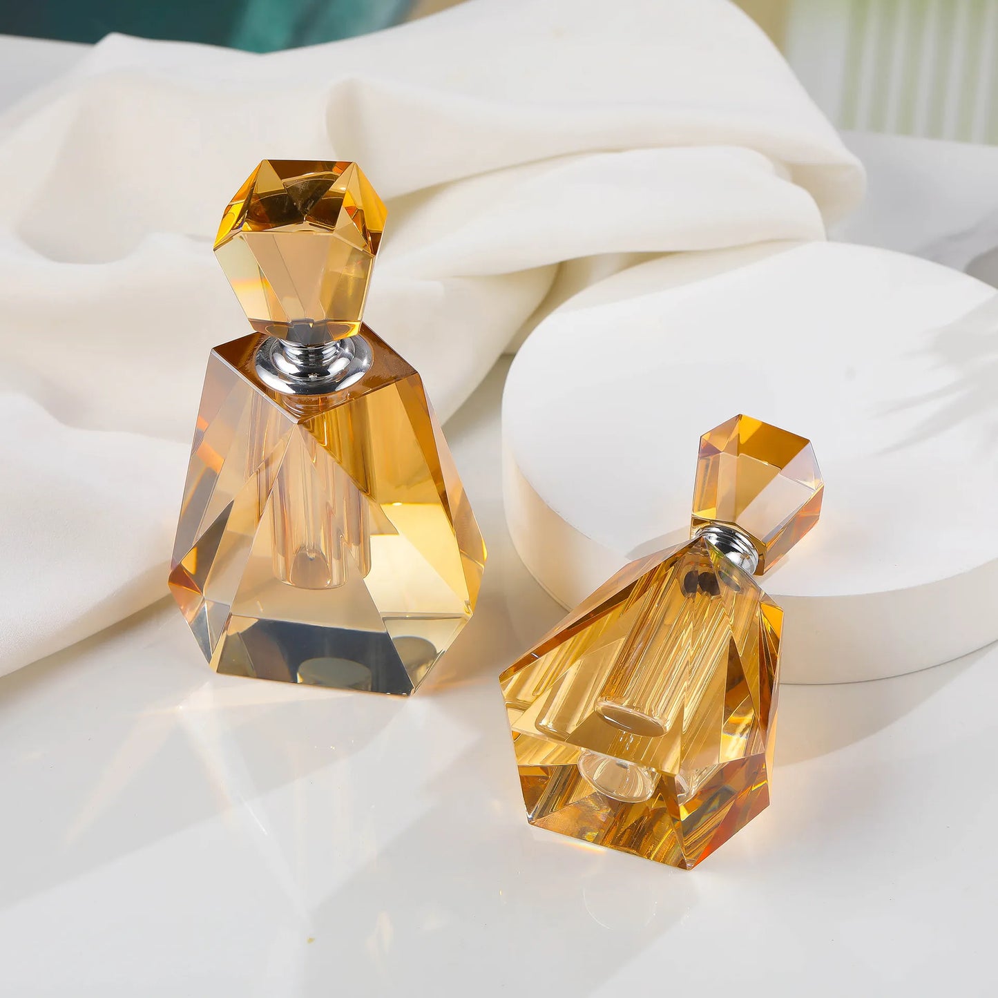 Adornos de cristal con búhos en ramas de cristal para decoración del hogar y decoración de Halloween.