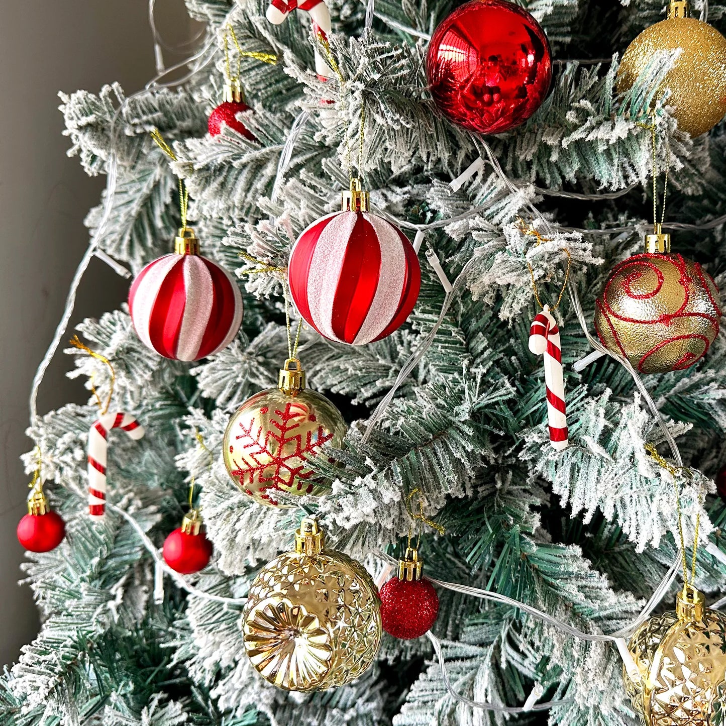 Plastic decorative balls on the Christmas tree
