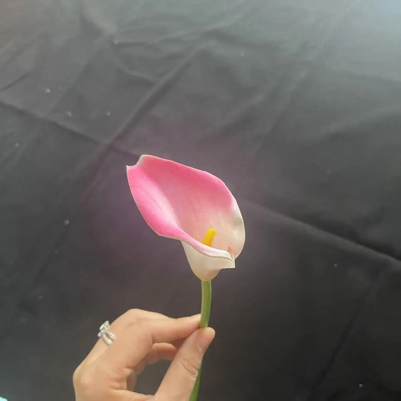 Delicate Soft Decorative Wedding New Year Decorations Home Table Items Silk Artificial Flowers Calla Lily