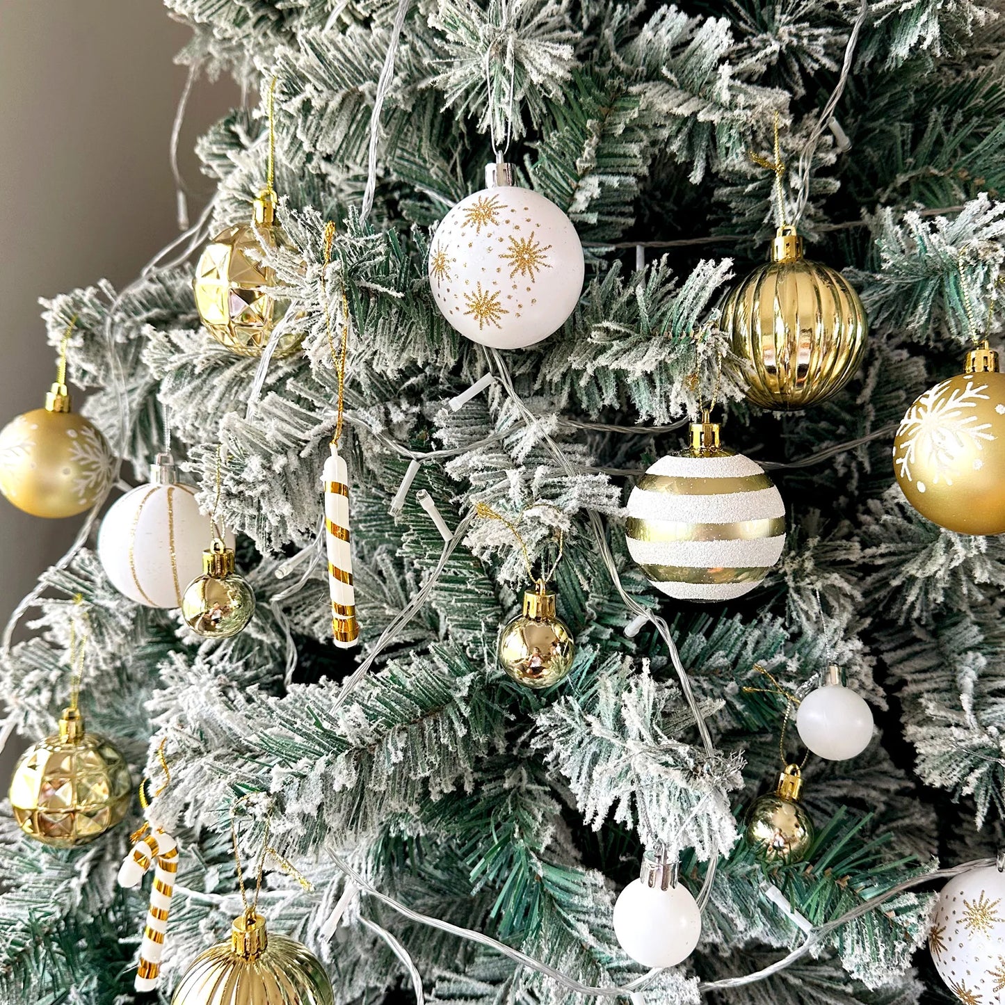 Christmas tree plastic white decorative ball