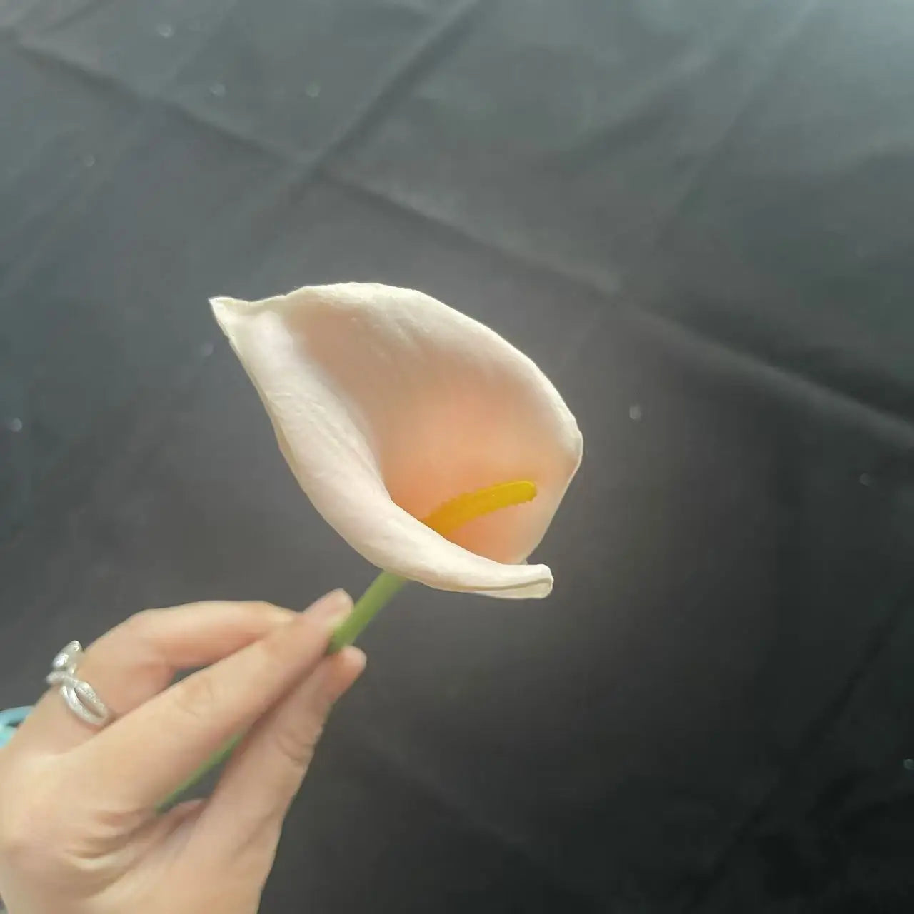 Delicate Soft Decorative Wedding New Year Decorations Home Table Items Silk Artificial Flowers Calla Lily