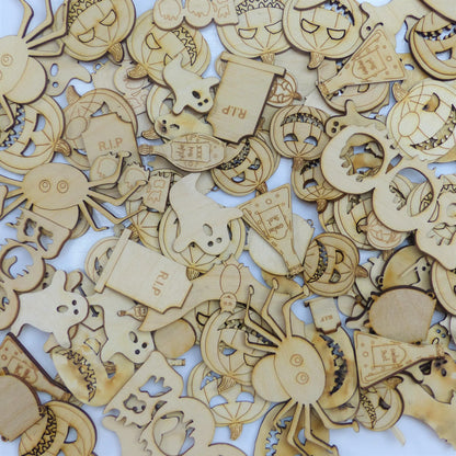 Mini wooden Halloween ghost decorations for children, low-priced wooden hanging ghost shaped decorations