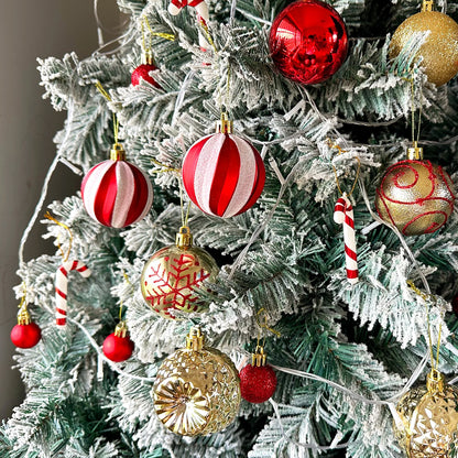 Plastic decorative balls on the Christmas tree